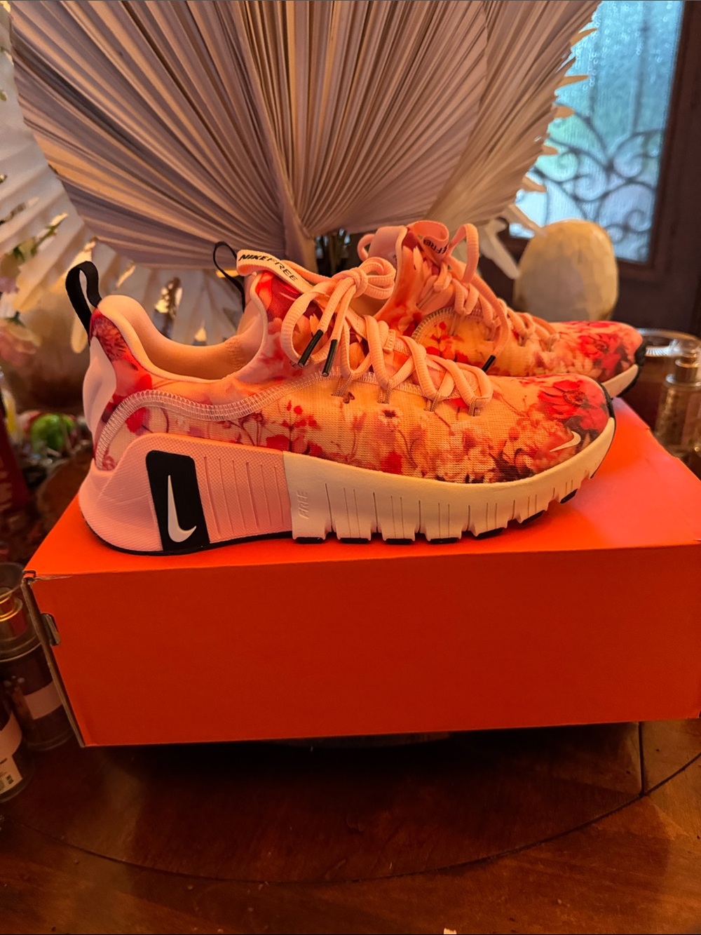Nike Free Metcon 6 AMP Women's Workout Shoes - Picture 4 of 7